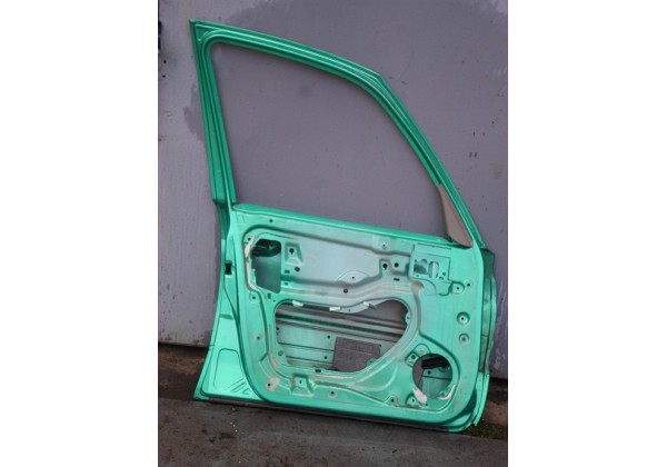 Дверка ліва передня Xsara Picasso, 9002L6